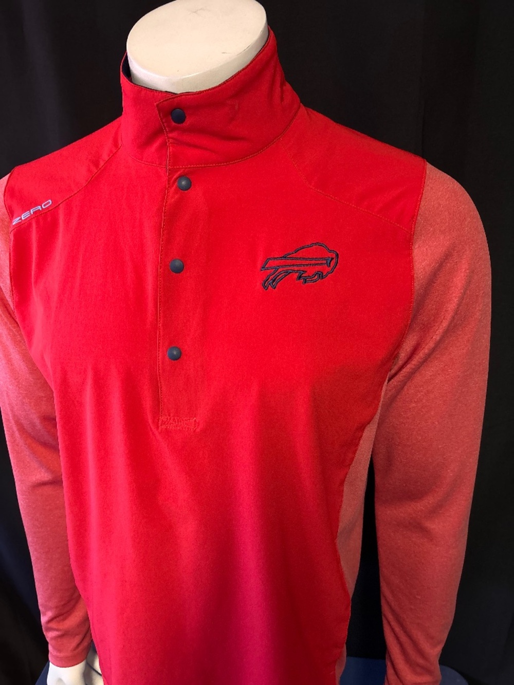 Awesome mens medium Zero Restriction golf jacket with the Buffalo Bills logo